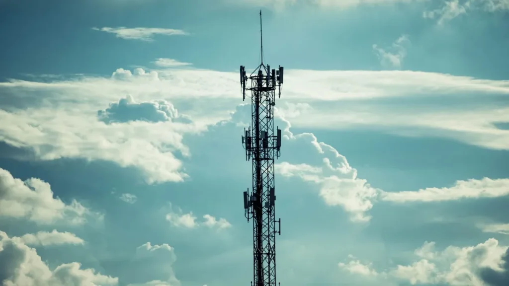 SFOC Application in Canada: 8 Critical Steps and Costs 2 Tall communications tower, the kind of structure where flying above the altitude limit makes the job an SFOC application